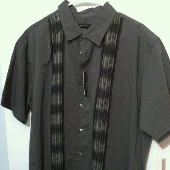 Mens Van Heusen Short Sleeve Dress Shirt XL - Picture 2 of 8